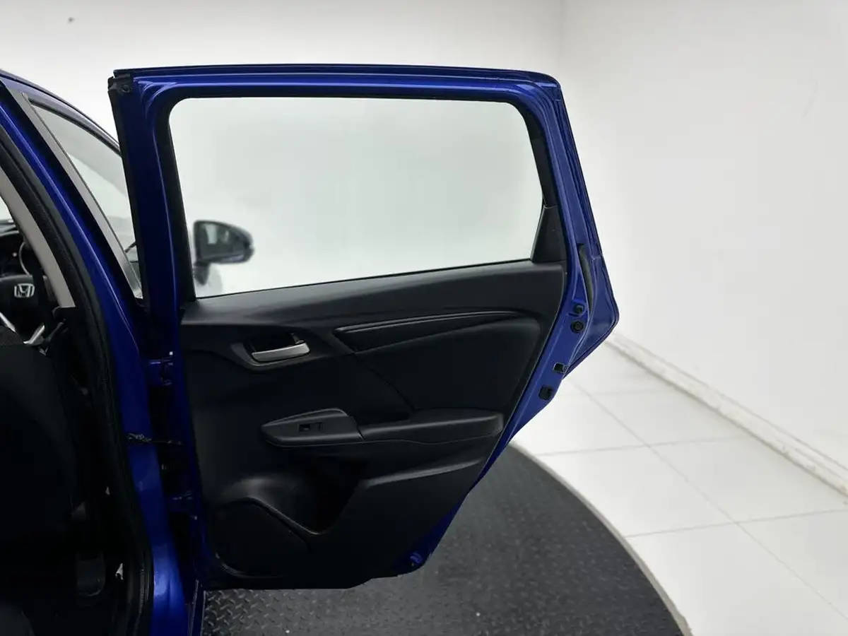 2015-honda-jazz-13-i-vtec-s-big-32
