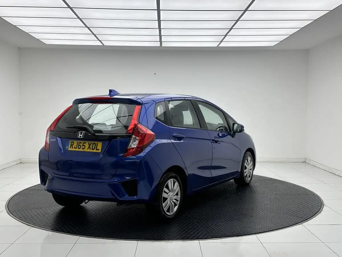 2015-honda-jazz-13-i-vtec-s-big-8