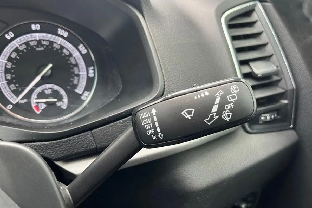 2020-skoda-karoq-15-tsi-se-technology-big-14