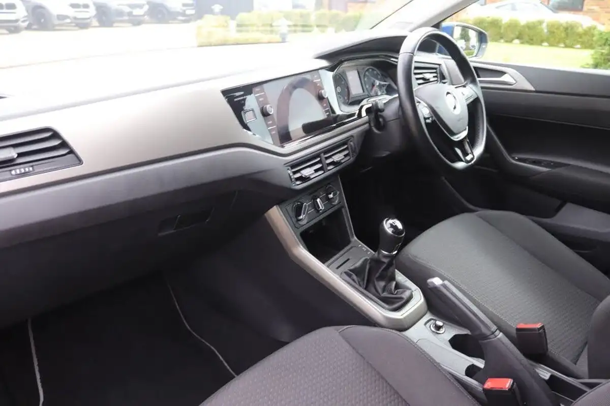 2021-volkswagen-polo-10-tsi-match-big-25