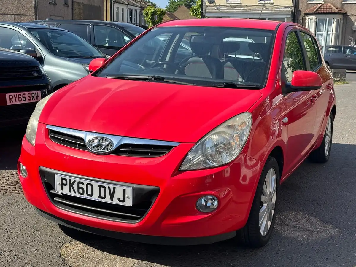 2010-hyundai-i20-14-style-big-1