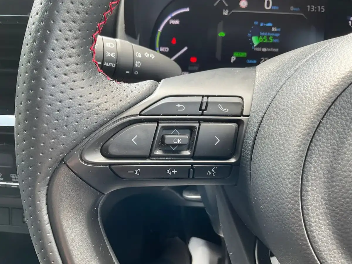 2023-toyota-yaris-cross-15-vvt-i-gr-sport-big-15
