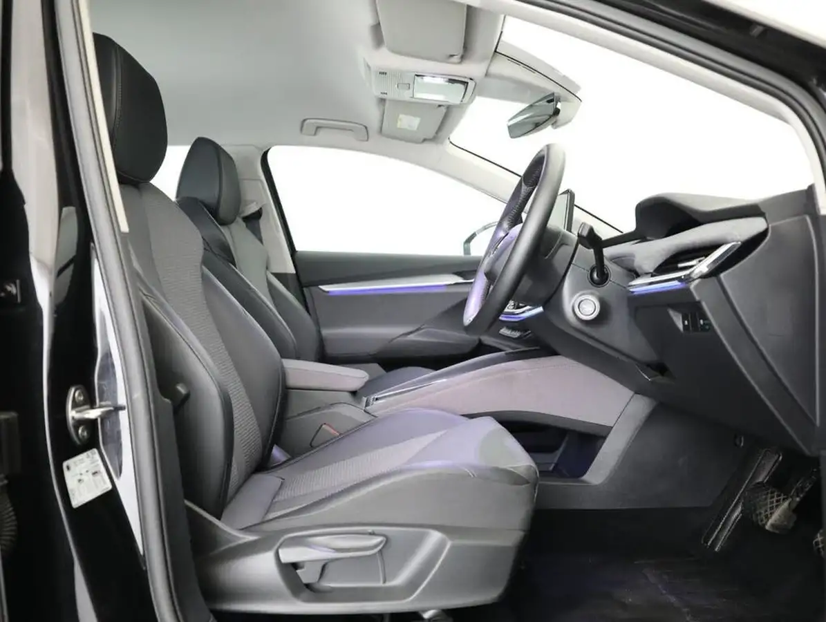 2024-skoda-enyaq-e-60-big-19