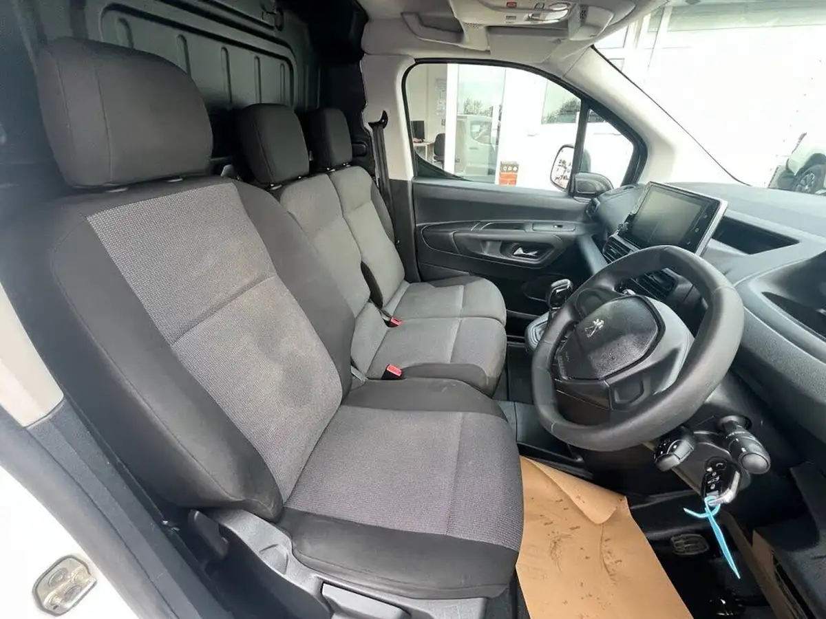 2021-peugeot-partner-15-bluehdi-1000-professional-100ps-eu6dt-panel-big-9