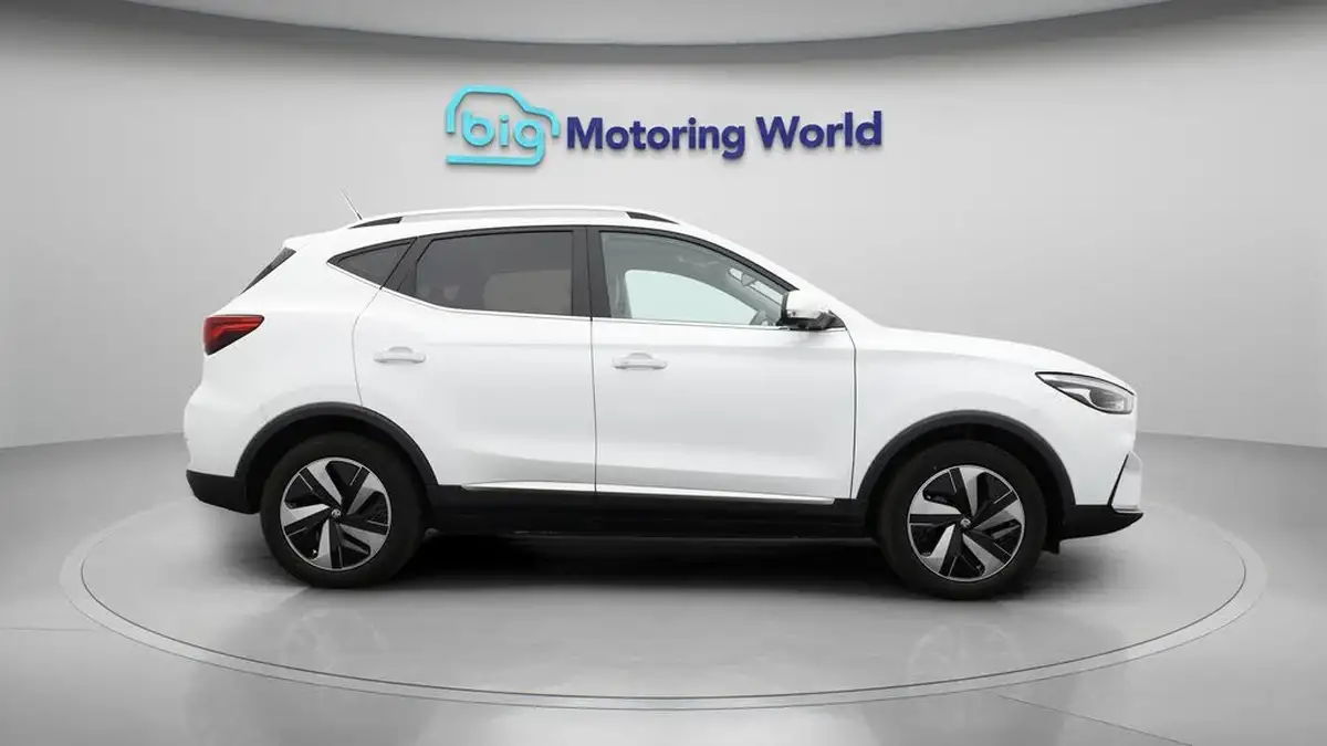 2022-mg-zs-suv-e-trophy-ev-156ps-long-range-big-8