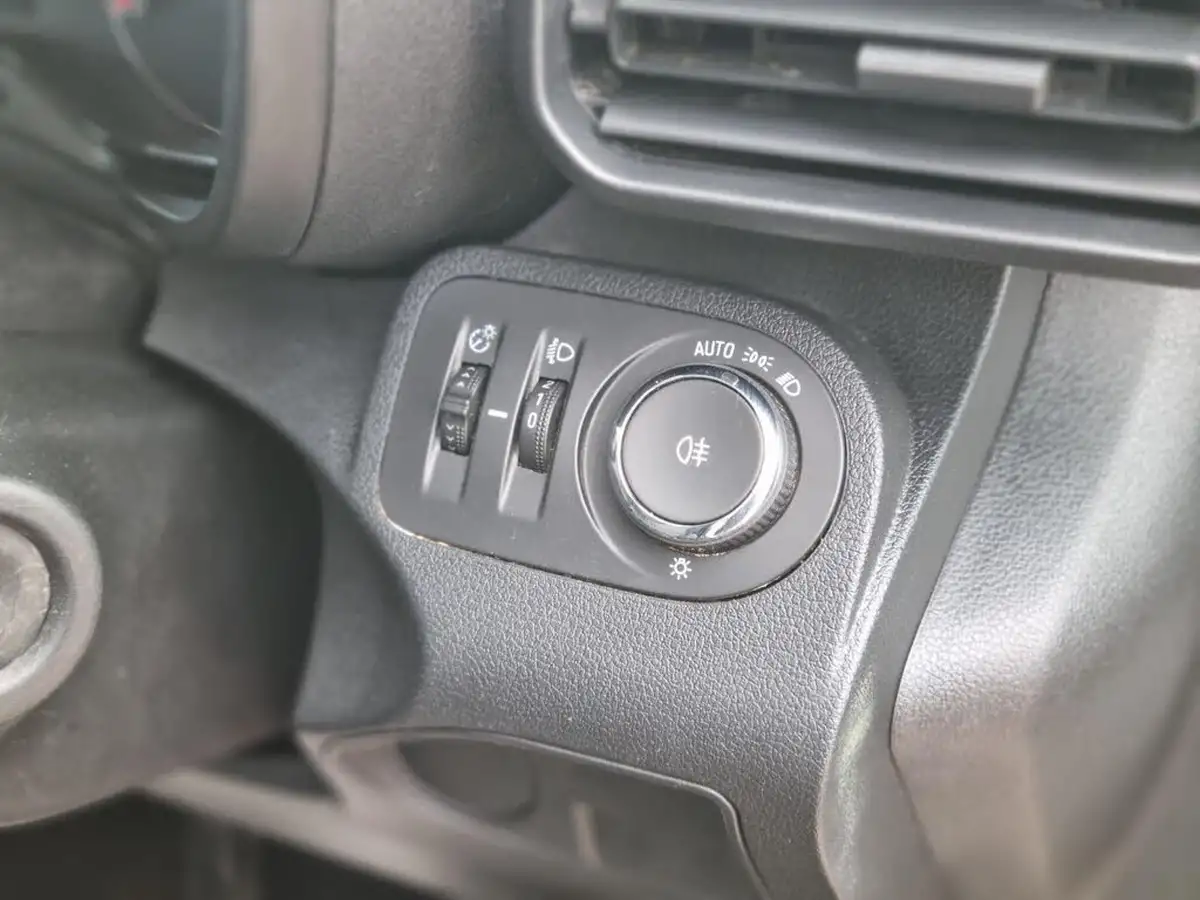 2021-vauxhall-combo-15cdti-dynamic-2300-100pseu6dt-l2h1-panel-big-15