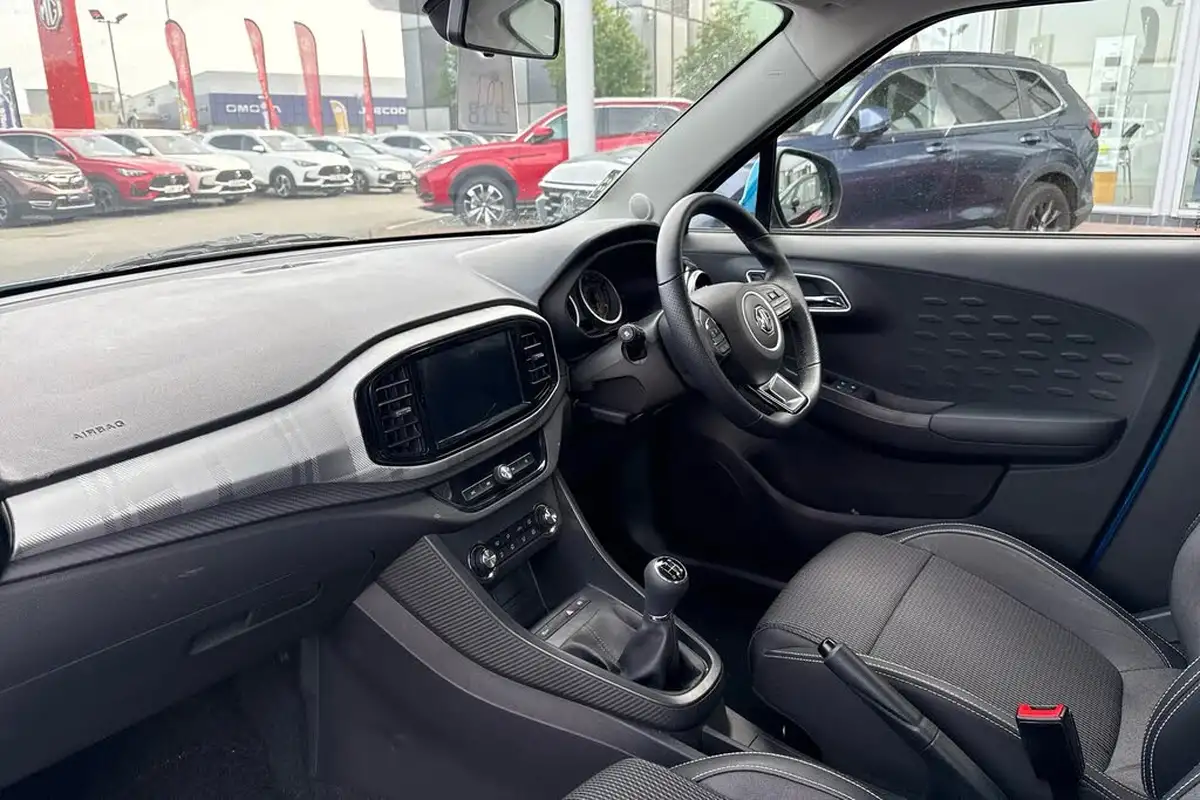 2023-mg-mg3-15-vti-tech-exclusive-nav-big-1