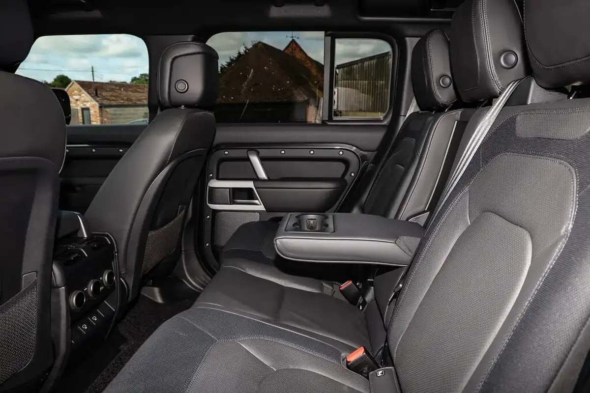 2024-land-rover-110-defender-30-d300-x-dynamic-hse-big-21