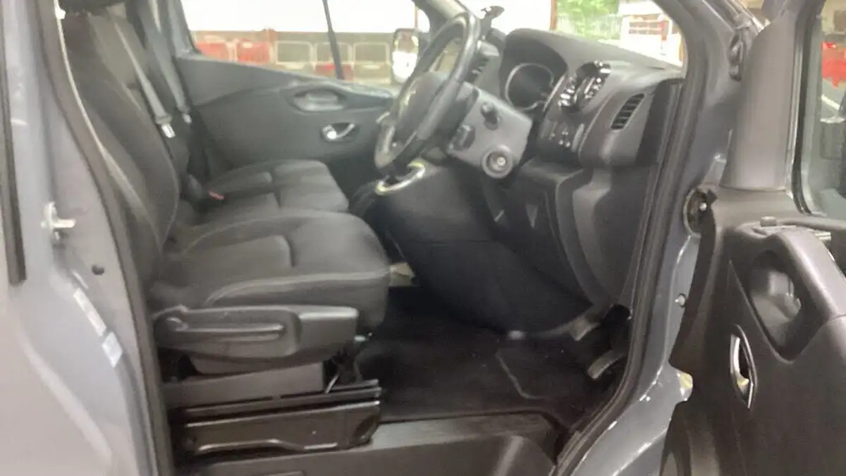 2021-renault-trafic-20dci-ll30-energy-170-black-edition-crew-edc-auto-big-8