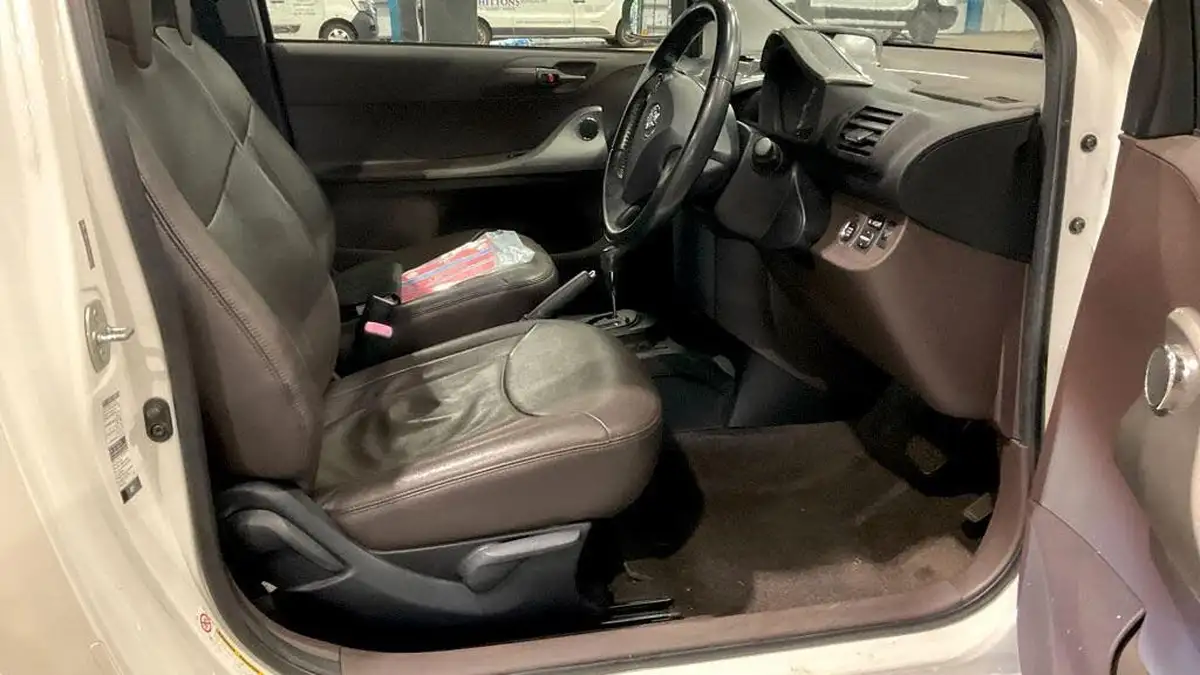 2009-toyota-iq-10-2-multidrive-big-8