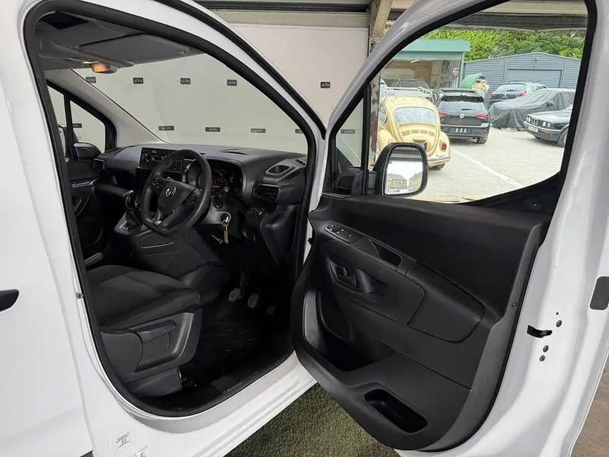 2020-vauxhall-combo-15cdti-sportive-2300-100pseu6d-t-l2h1-panel-big-12