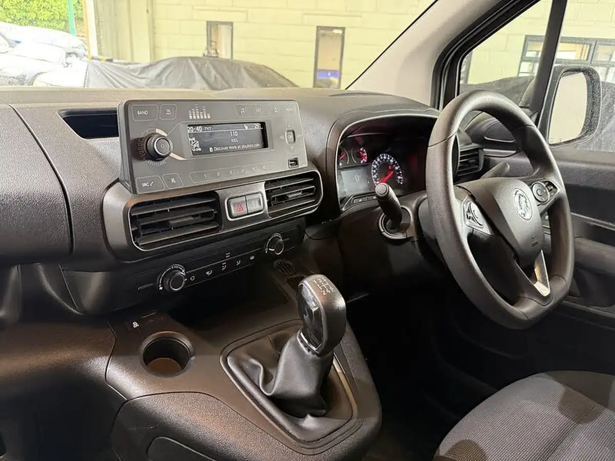 2020-vauxhall-combo-15cdti-sportive-2300-100pseu6d-t-l2h1-panel-big-40