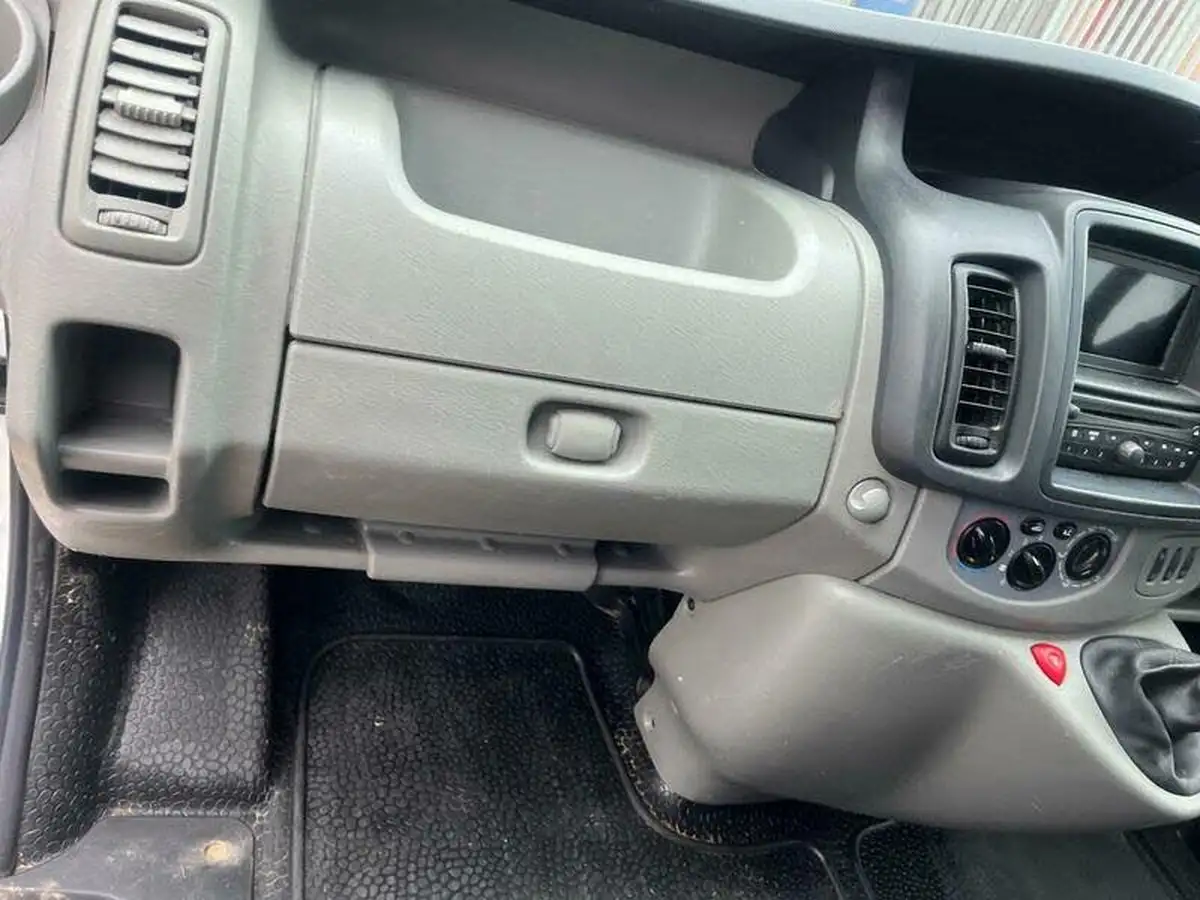 2014-renault-trafic-20dci-sl27dci-115-sport-big-29