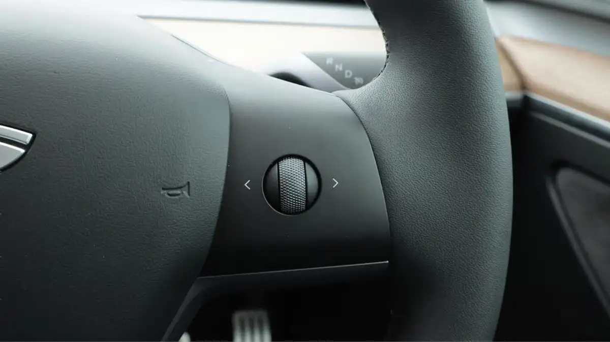 2024-tesla-model-y-e-performance-big-24
