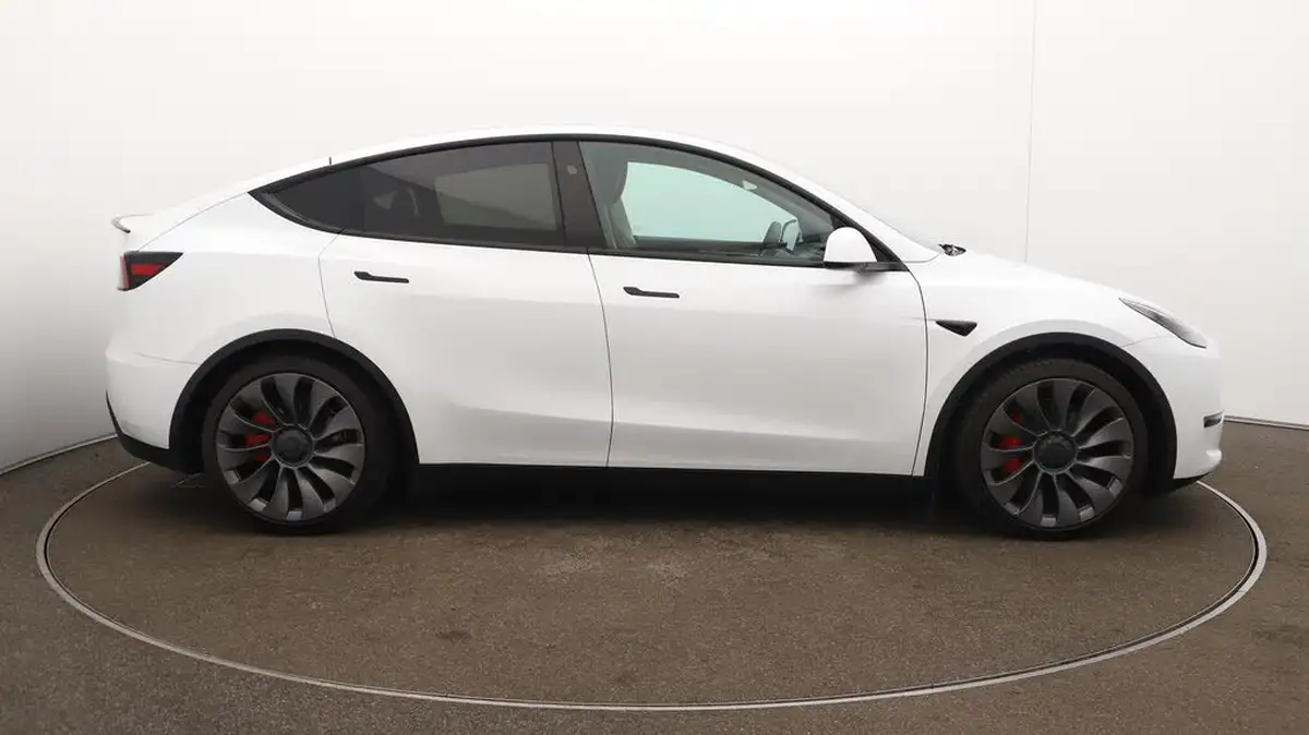 2024-tesla-model-y-e-performance-big-48