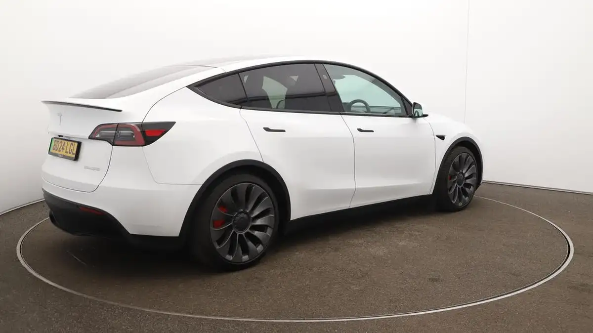 2024-tesla-model-y-e-performance-big-52