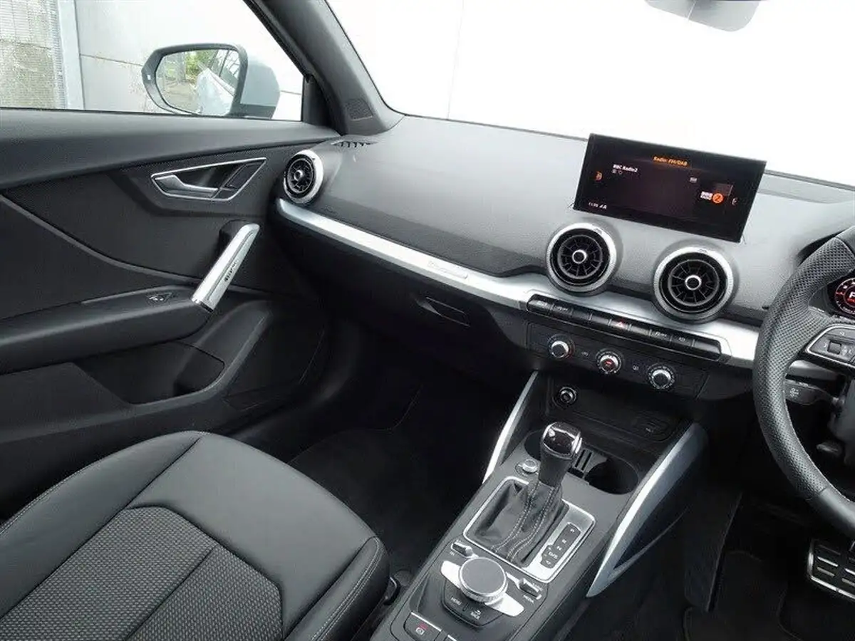 2023-audi-q2-15-35-tfsi-s-line-tronic-big-28