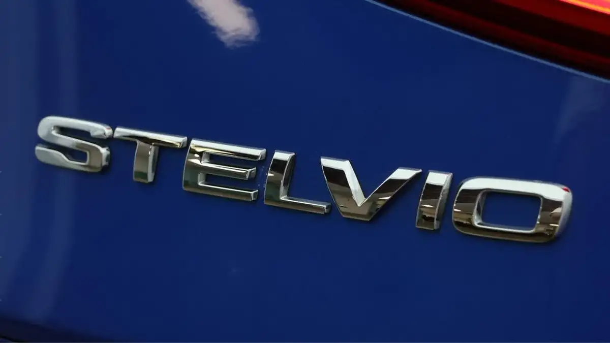 2018-alfa-romeo-stelvio-20-milano-ss-big-22