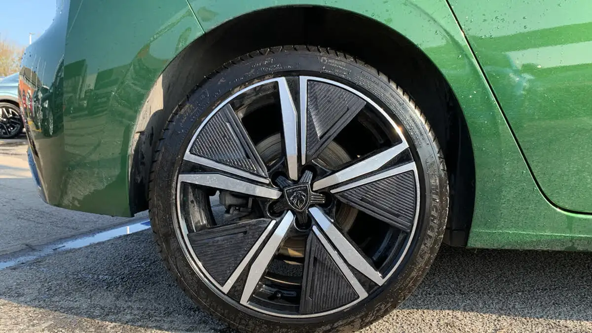 2024-peugeot-308-16-puretech-gt-180ps-big-15