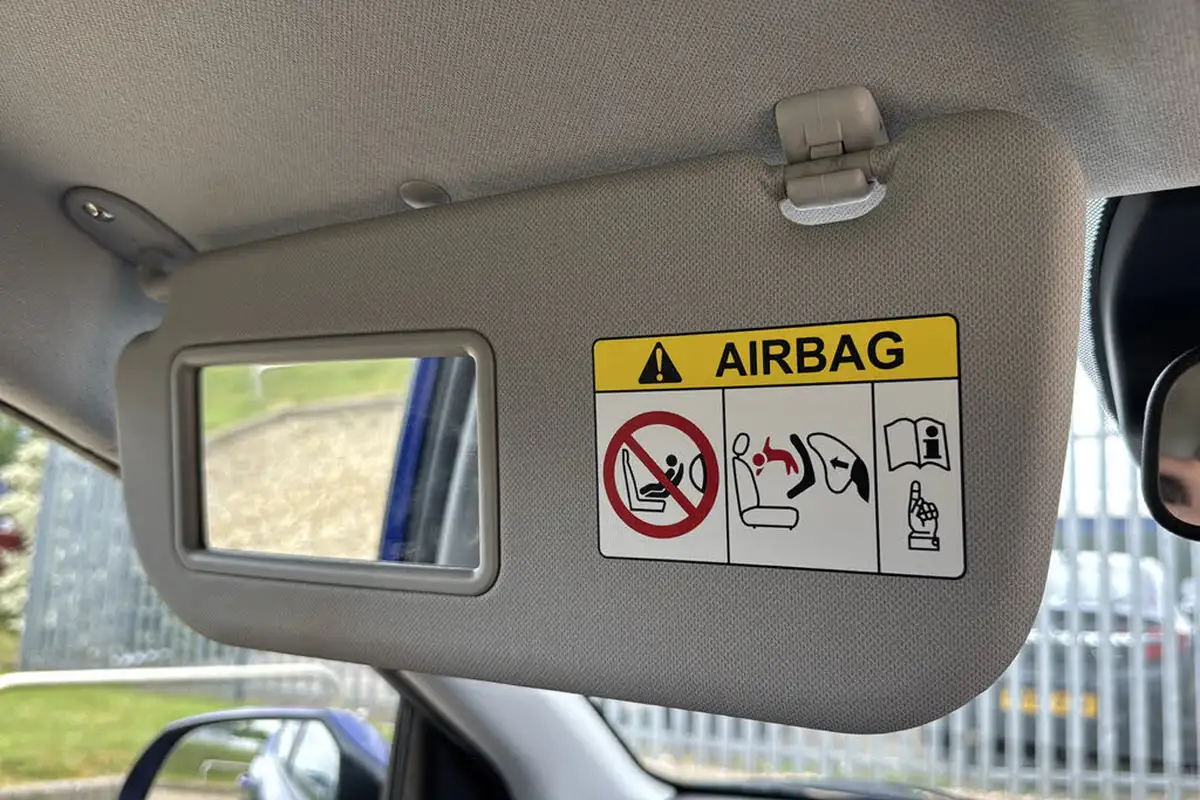 2022-hyundai-i10-10-se-connect-big-34