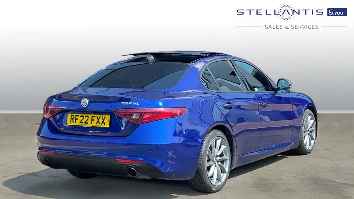 2022-alfa-romeo-giulia-20-sprint-197bhp-big-2