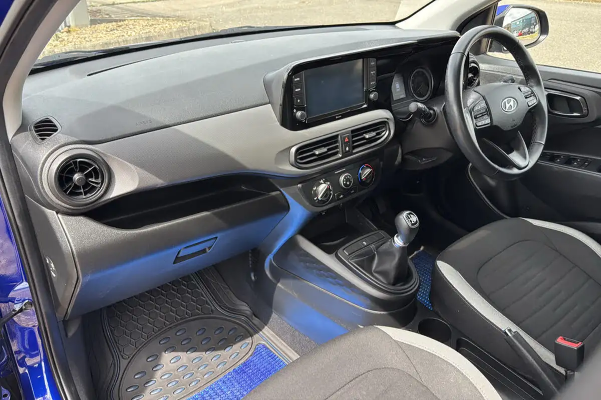 2022-hyundai-i10-10-se-connect-big-10