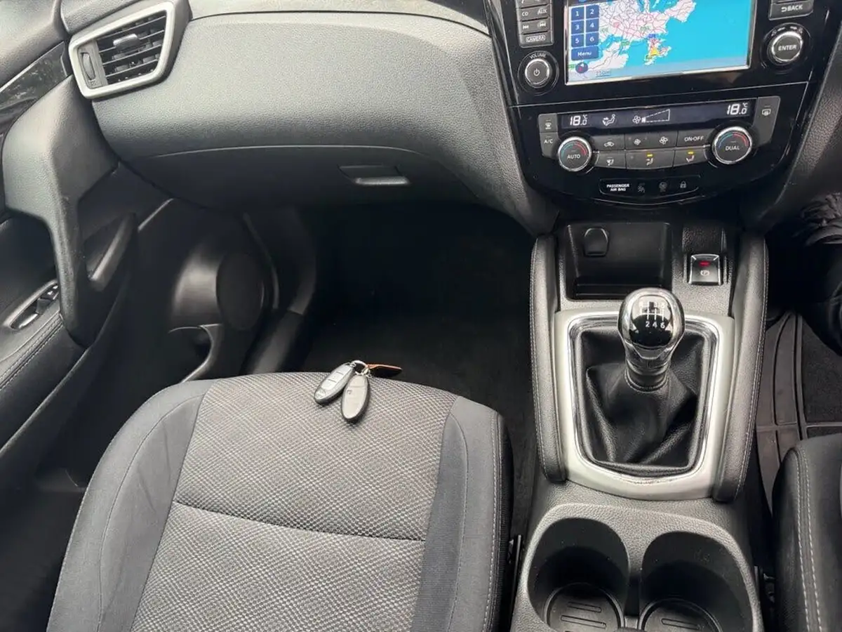 2015-nissan-qashqai-12-n-tec-big-16
