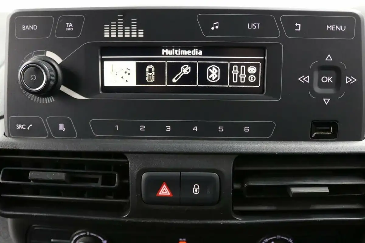 2021-vauxhall-combo-15cdti-dynamic-2300-100pseu6dt-l2h1-panel-big-38