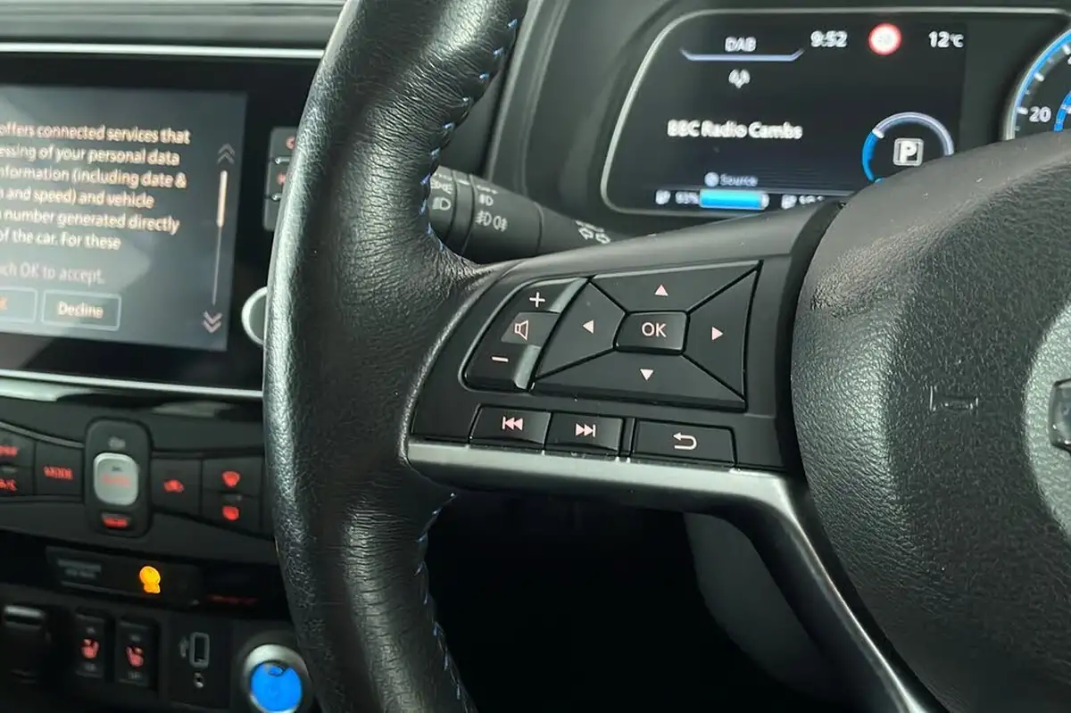 2020-nissan-leaf-e-e-tekna-big-14