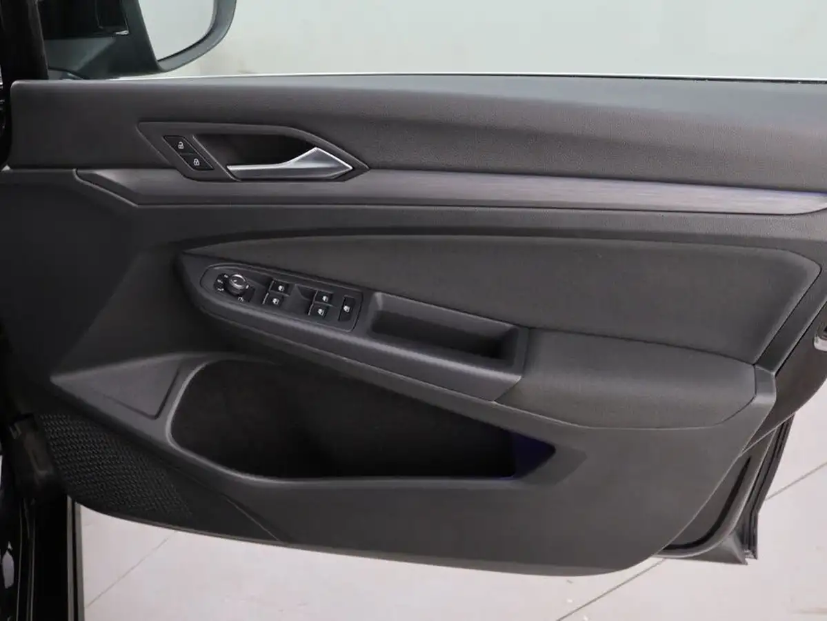 2021-volkswagen-golf-15-tsi-style-130ps-hatchback-big-25