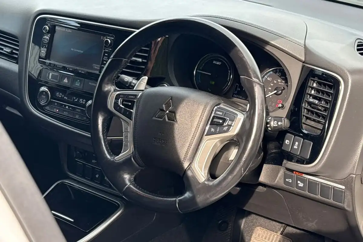 2017-mitsubishi-outlander-20-4hs-phev-5st-big-32