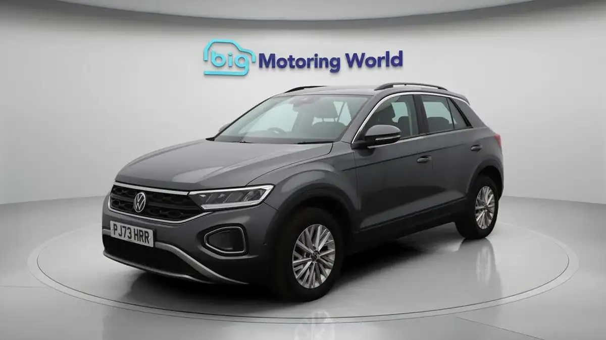 2023-volkswagen-t-roc-10-tsi-life-big-3