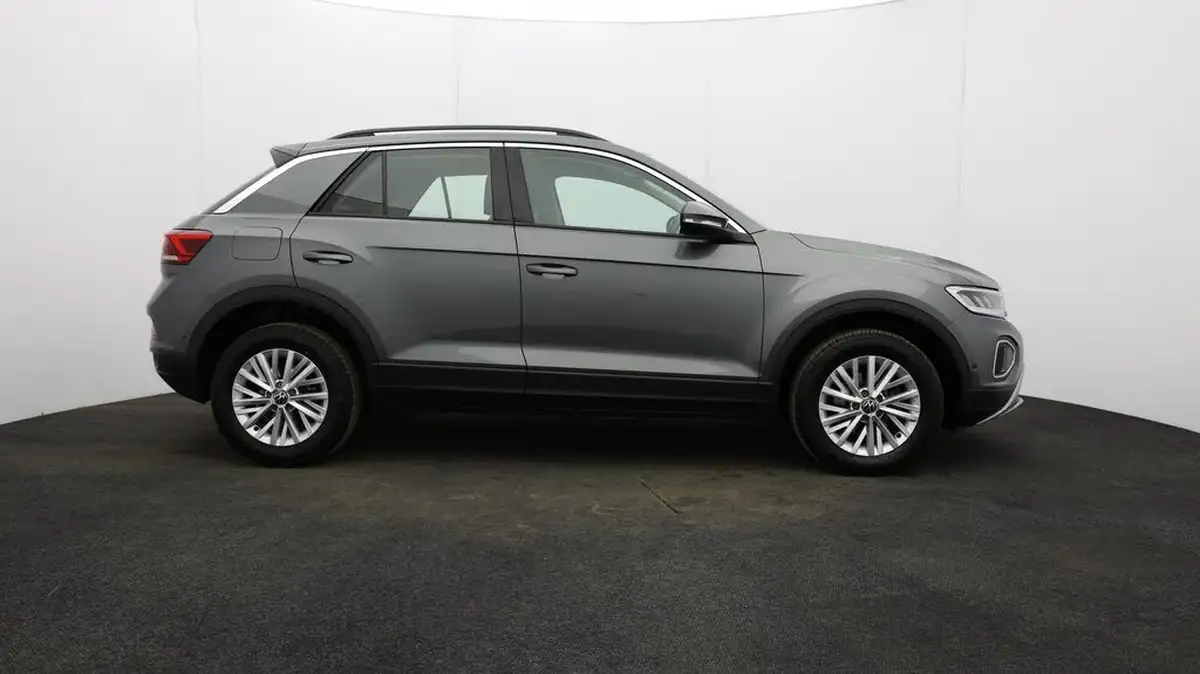 2023-volkswagen-t-roc-10-tsi-life-big-55