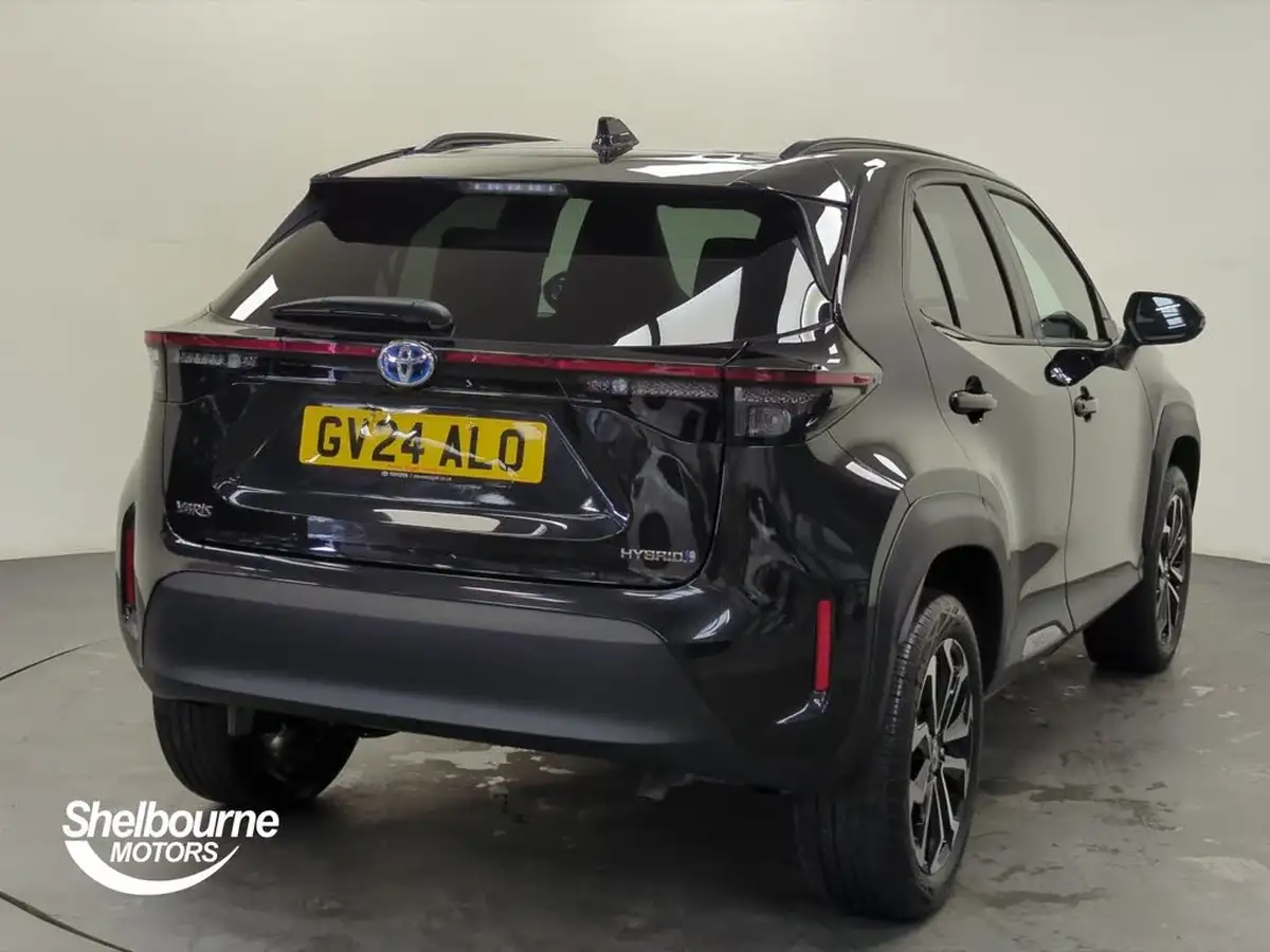 2024-toyota-yaris-cross-15-vvt-i-design-big-11
