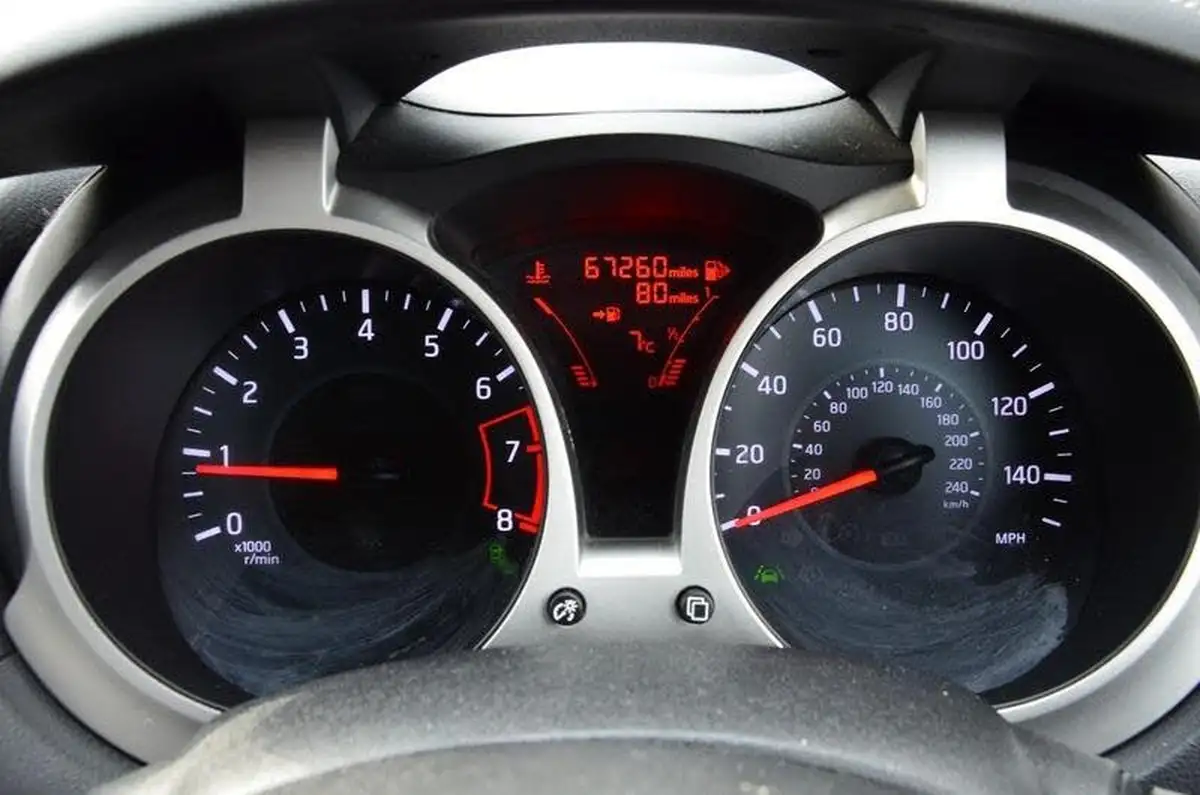 2015-nissan-juke-12-tekna-big-36