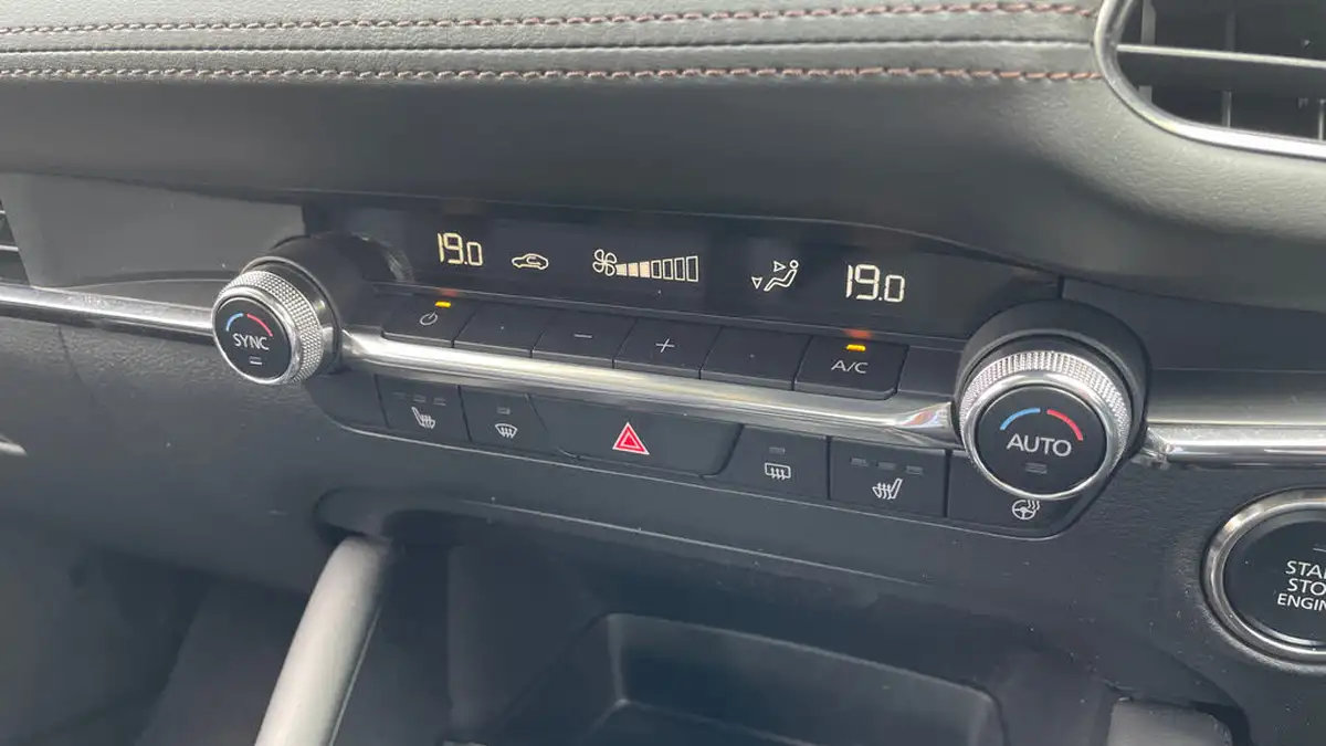 2023-mazda-mazda3-20-gt-sport-186ps-saloon-4d-auto-big-27