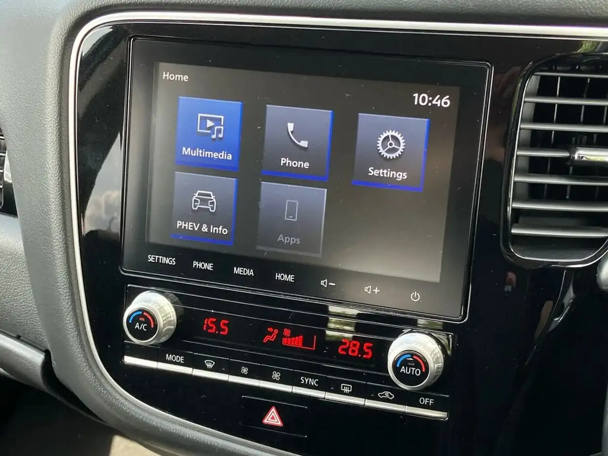 2020-mitsubishi-outlander-24-design-phev-big-12