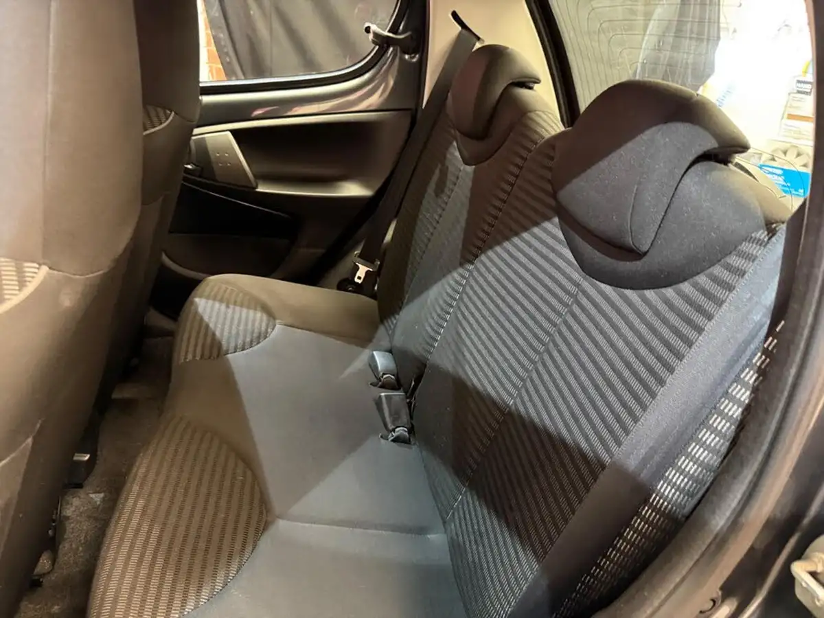 2014-peugeot-107-10-active-5d-big-26