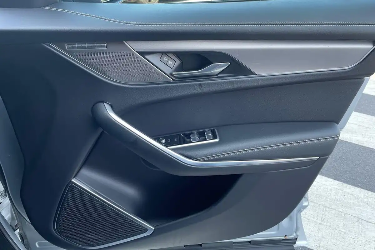 2021-jaguar-f-pace-big-18