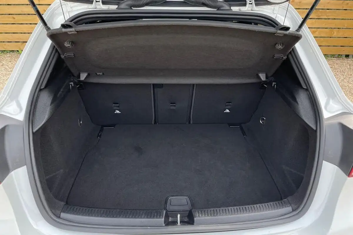 2021-mercedes-benz-a-class-13-a200-exclusive-edition-7g-dct-big-20
