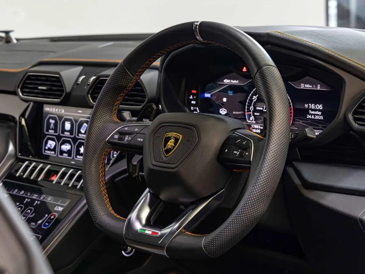 2021-lamborghini-urus-40-no-trim-big-10