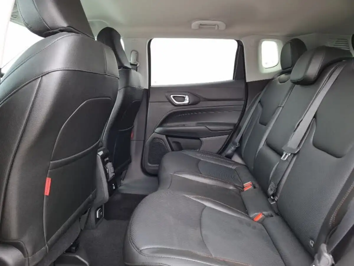 2025-jeep-compass-13-gse-trailhawk-big-5