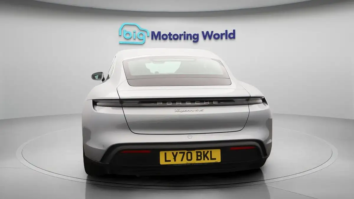 2020-porsche-taycan-e-4s-530ps-big-6