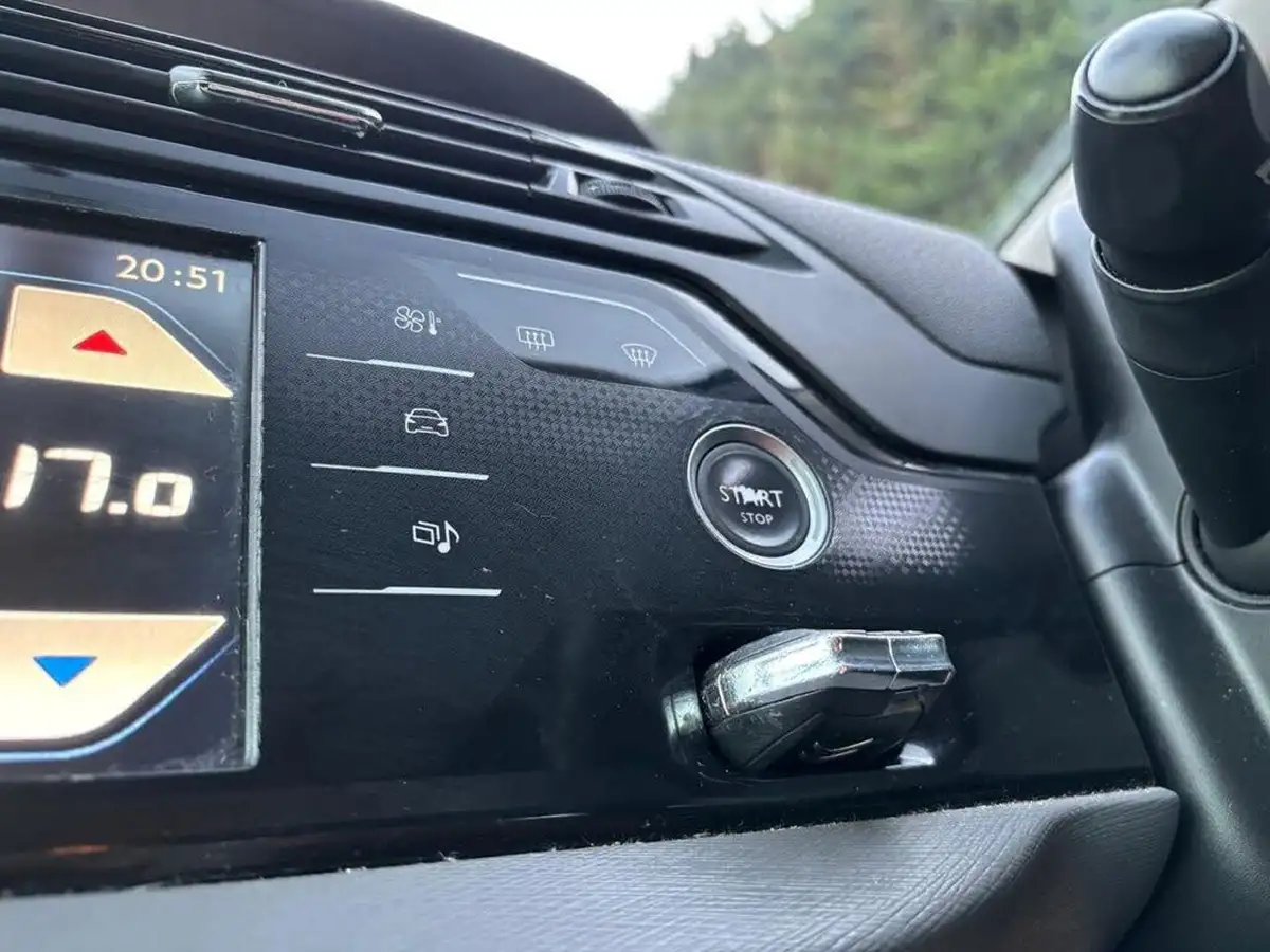 2014-citroen-grand-c4-picasso-16e-hdi-vtr-115ps-big-17