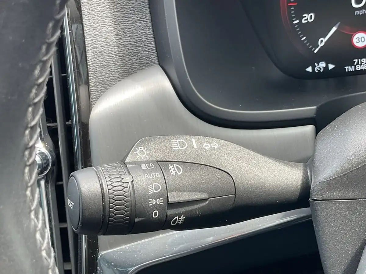 2019-volvo-s90-20td-d4-momentum-plus-big-23