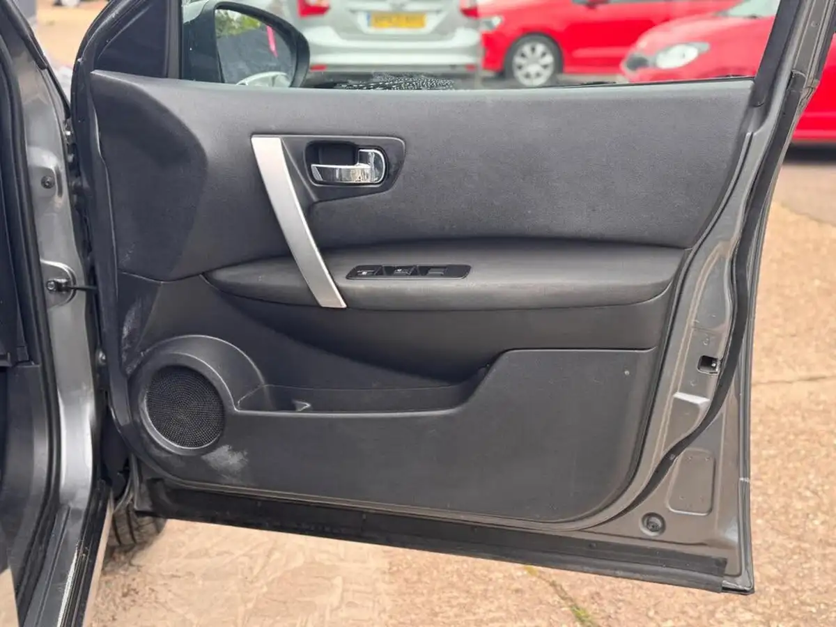 2012-nissan-qashqai-16-acenta-big-28