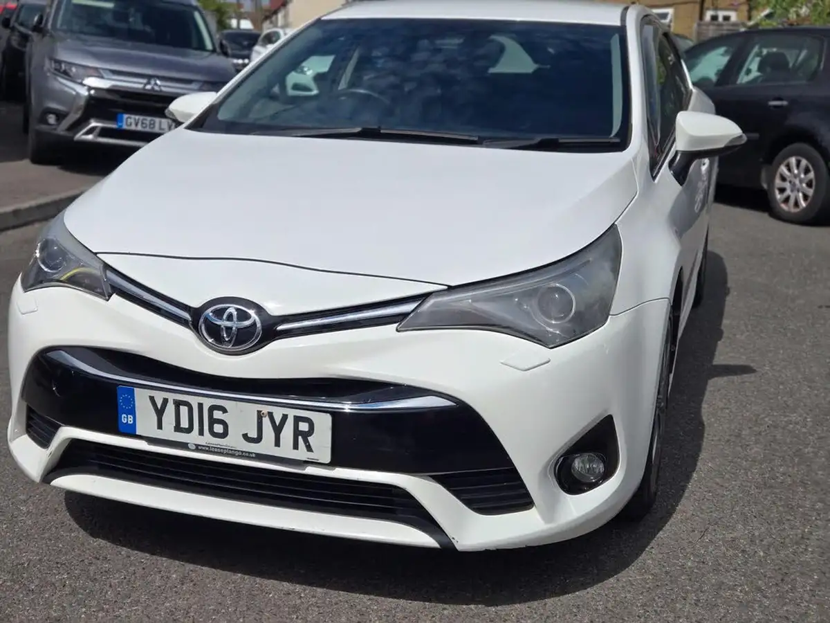 2016-toyota-avensis-20d-4d-excel-saloon-4d-big-4