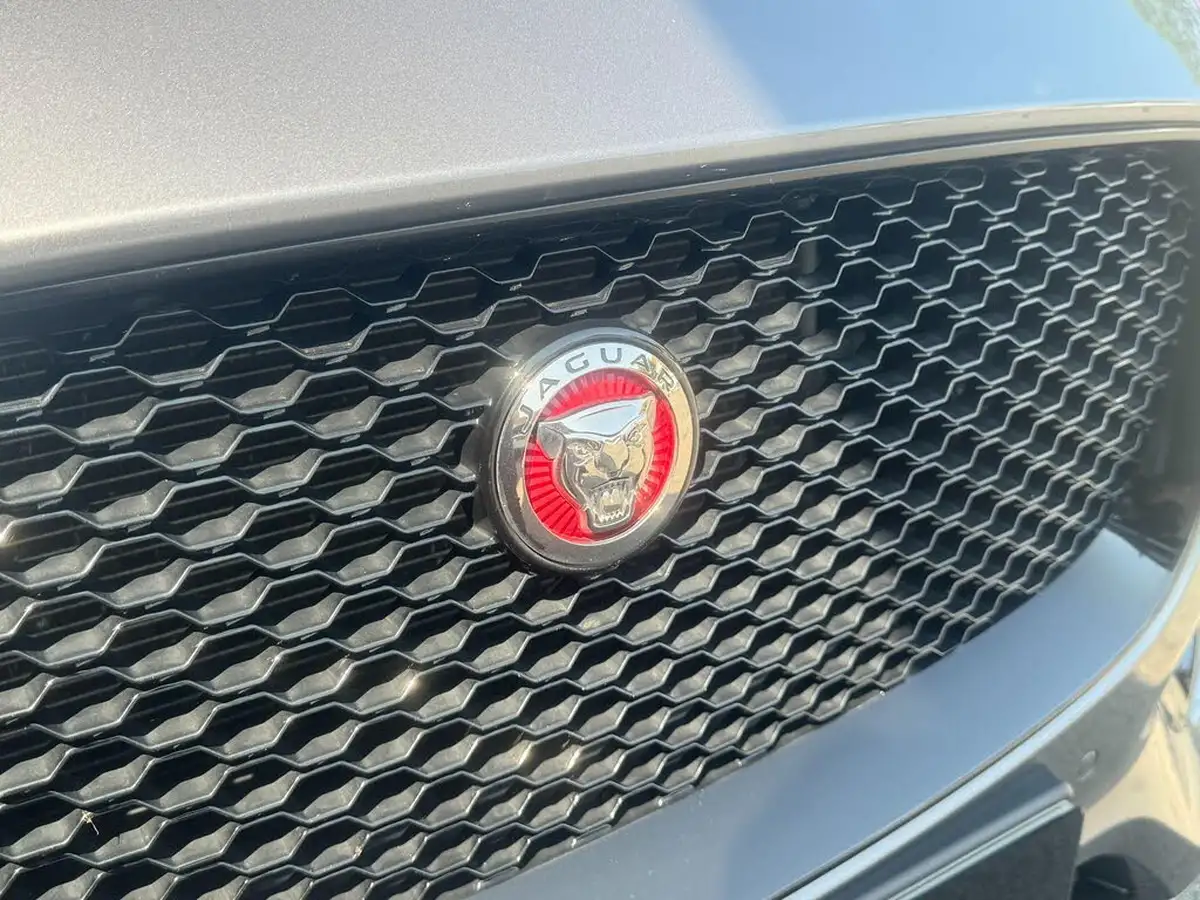 2020-jaguar-f-pace-20-i4d-chequered-flag-180ps-big-75