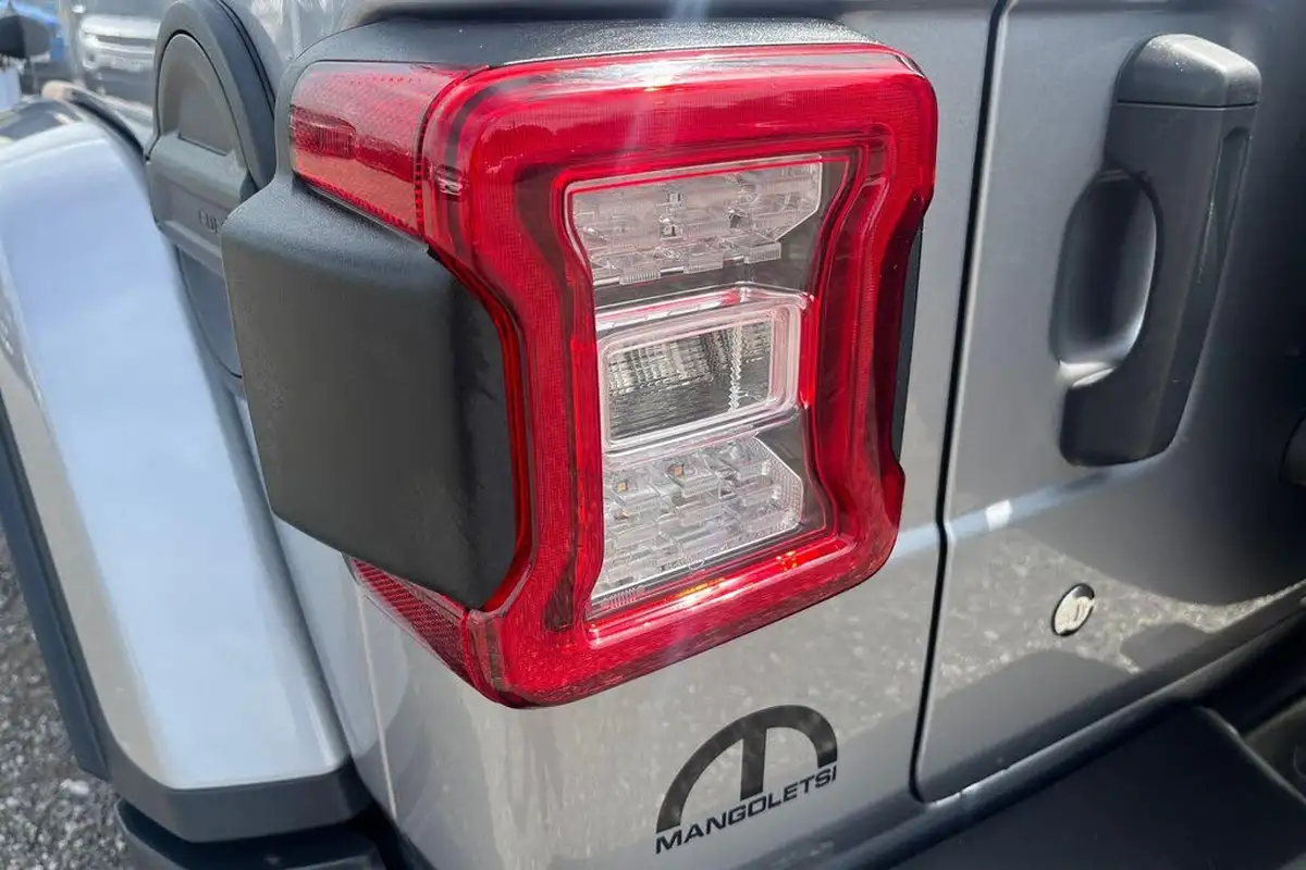2019-jeep-wrangler-20-gme-sahara-hard-5d-big-26
