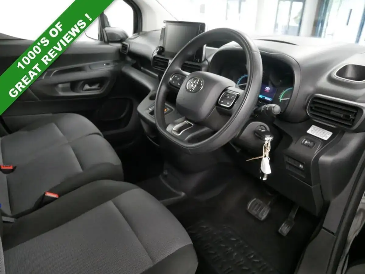 2022-toyota-proace-city-e-icon-l2-big-12